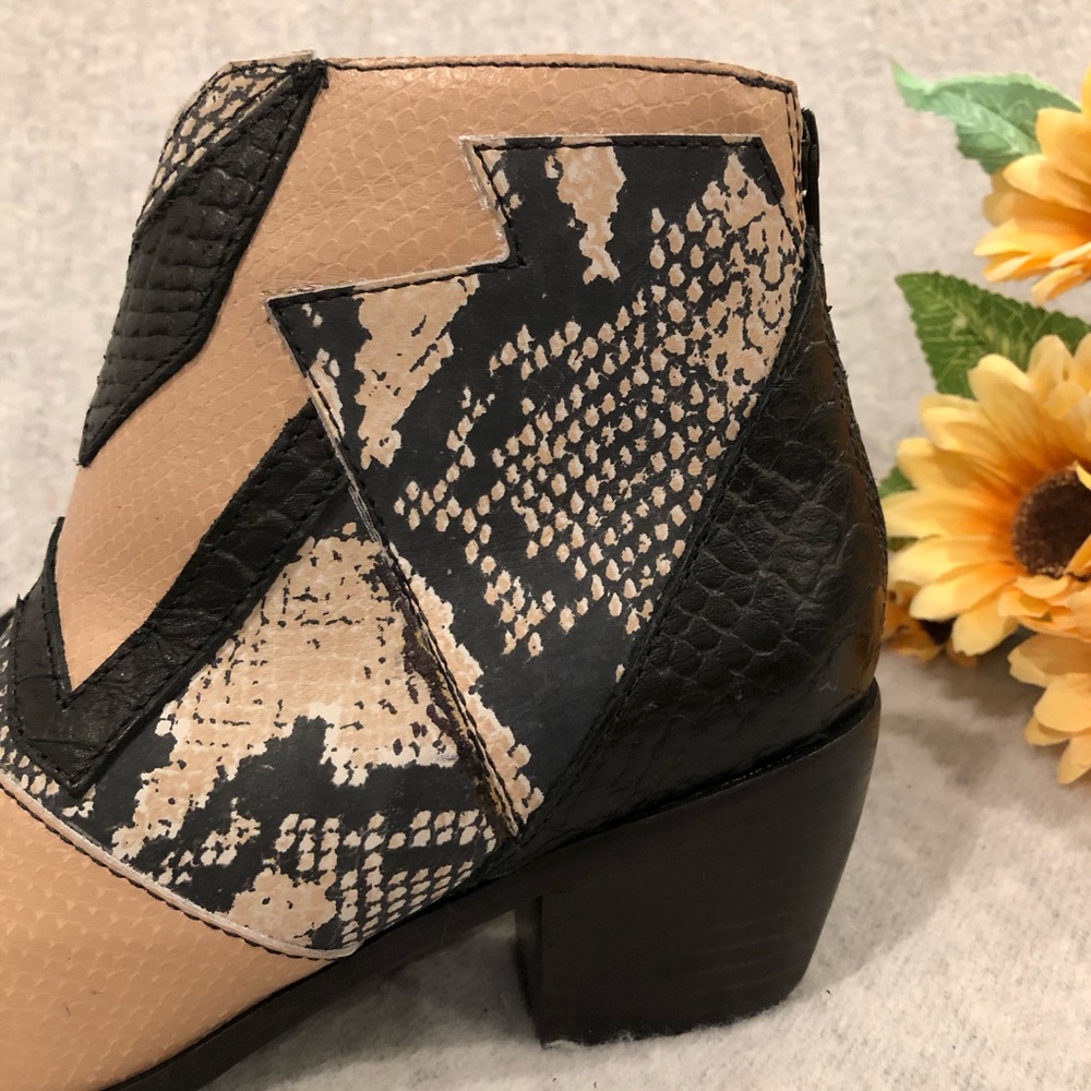 NWT - Matisse Women's Black and Tan Snake Print Ankle Boots - Picture 10 of 16